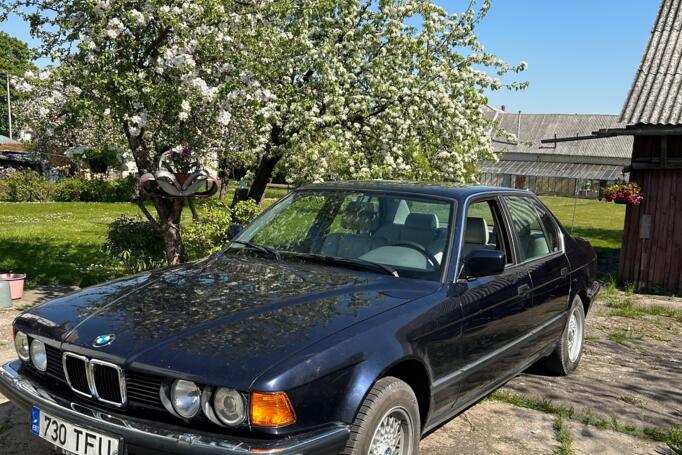 BMW 7 Series E32 Sedan