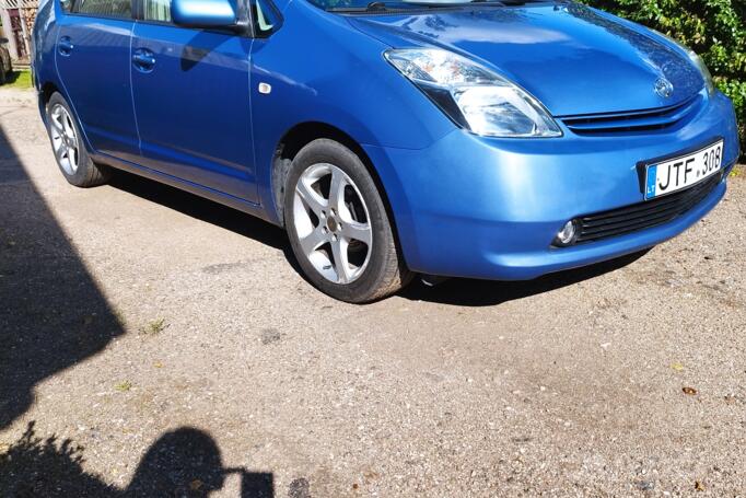 Toyota Prius 2 generation [restyling] (XW20)