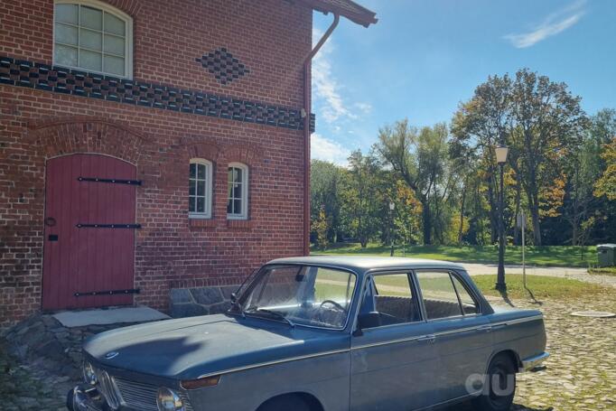 BMW 02 (E10) 1 generation