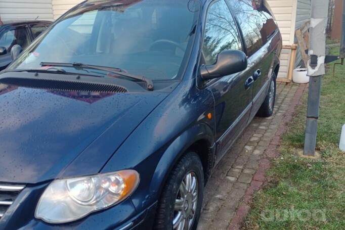 Chrysler Town & Country 4 generation [restyling]