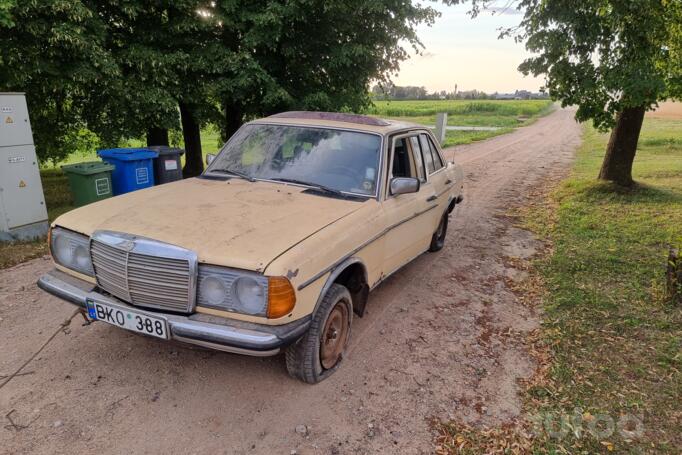 Mercedes-Benz W123 1 generation