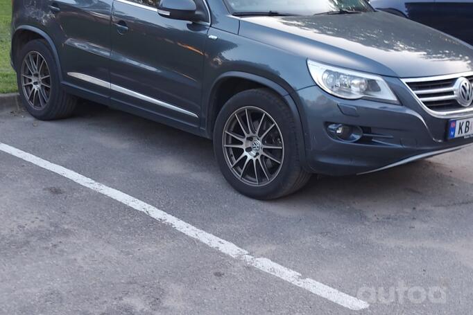 Volkswagen Tiguan 1 generation Crossover