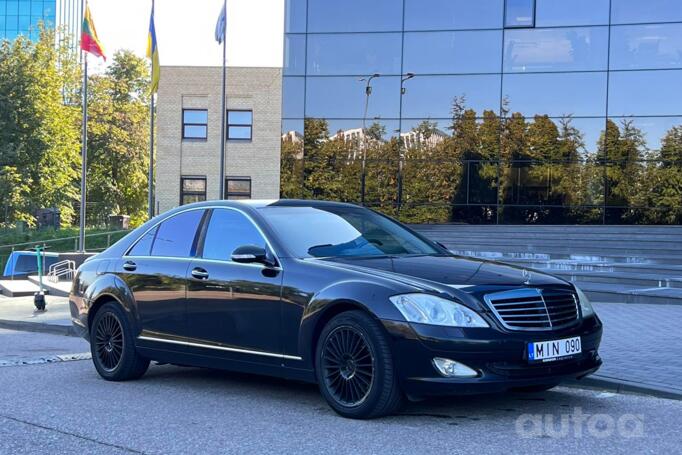 Mercedes-Benz S-Class W221 Sedan