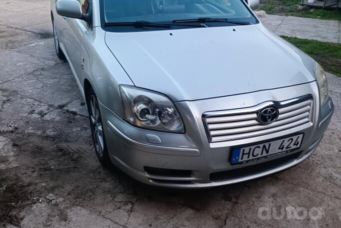 Toyota Avensis 2 generation Liftback