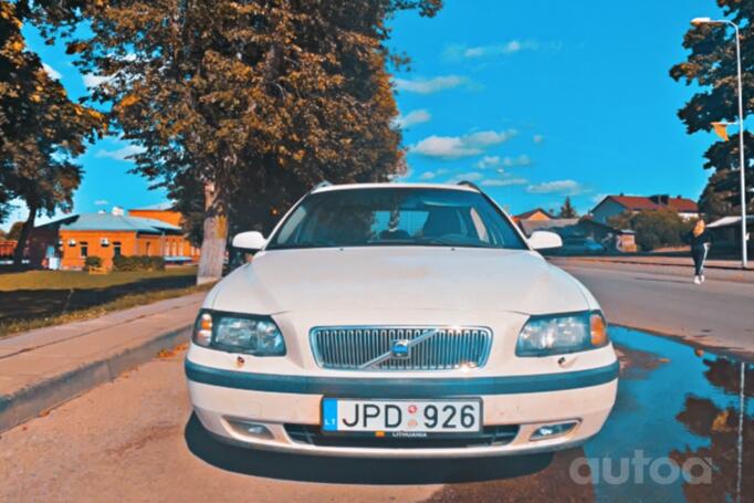 Volvo V70 2 generation wagon