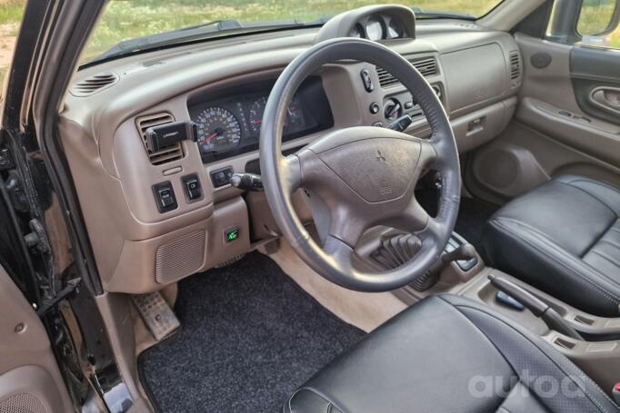 Mitsubishi Pajero Sport 1 generation SUV