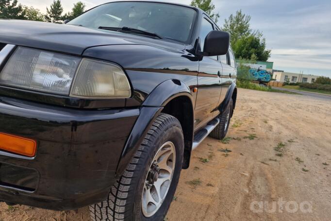 Mitsubishi Pajero Sport 1 generation SUV