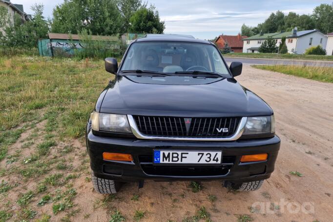 Mitsubishi Pajero Sport 1 generation SUV