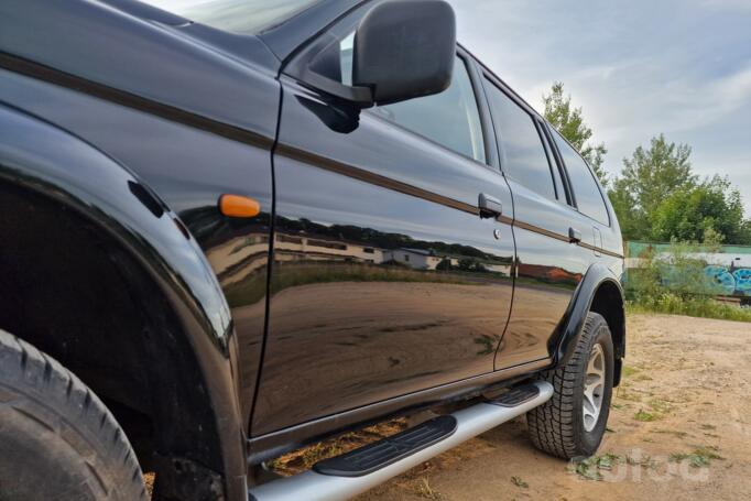 Mitsubishi Pajero Sport 1 generation SUV
