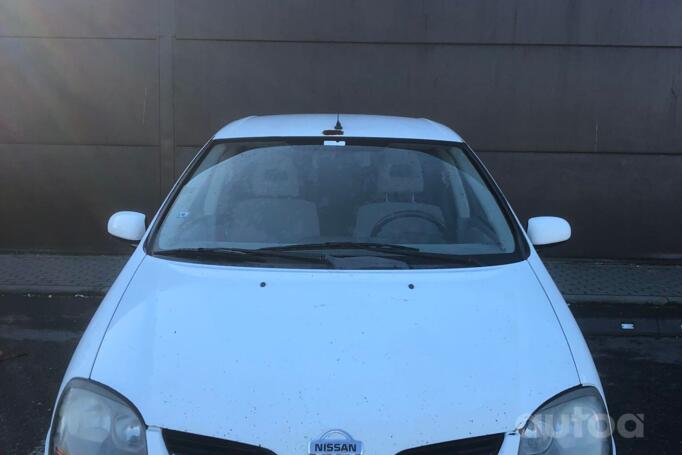 Nissan Almera Tino V10 Minivan