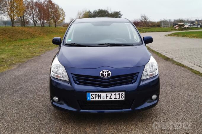 Toyota Verso 1 generation Minivan