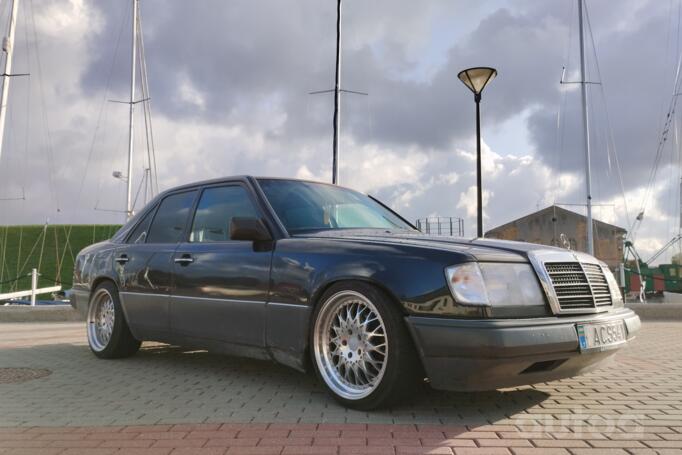 Mercedes-Benz W124 1 generation