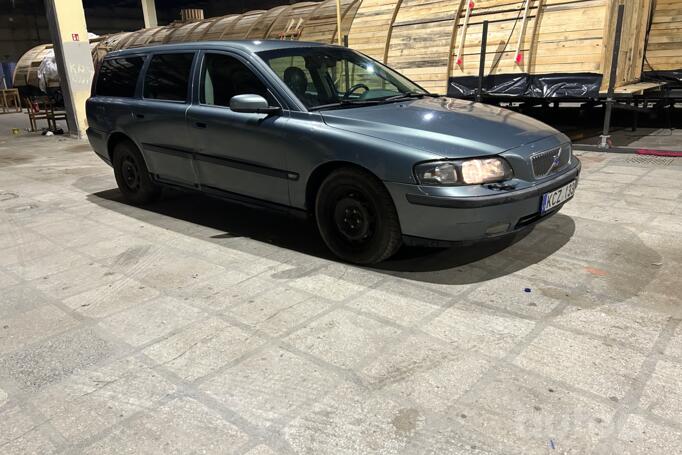 Volvo V70 2 generation wagon