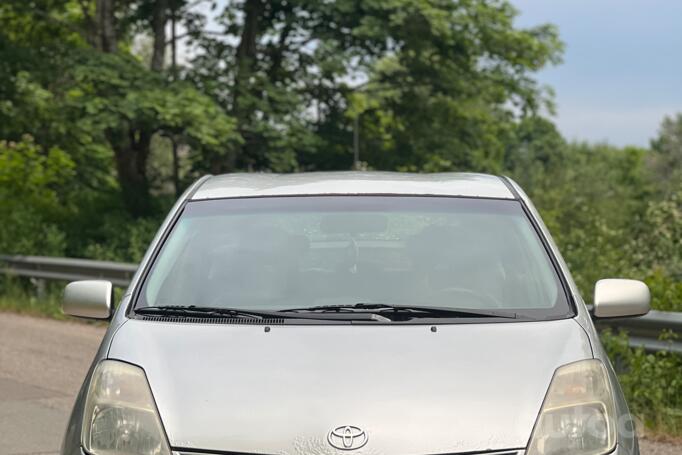 Toyota Prius 2 generation Hatchback