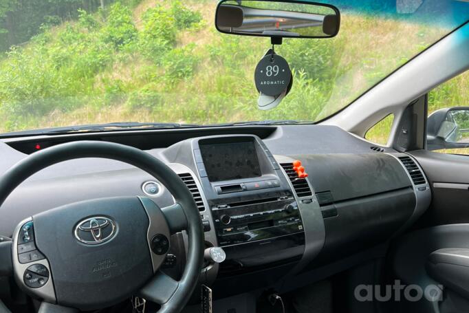 Toyota Prius 2 generation Hatchback