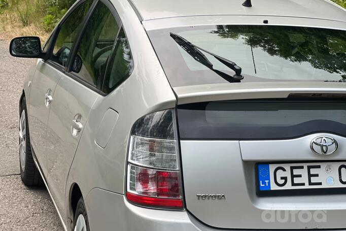 Toyota Prius 2 generation Hatchback