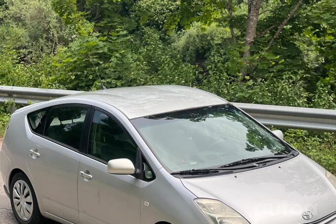Toyota Prius 2 generation Hatchback