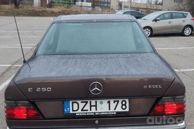 Mercedes-Benz W124 1 generation