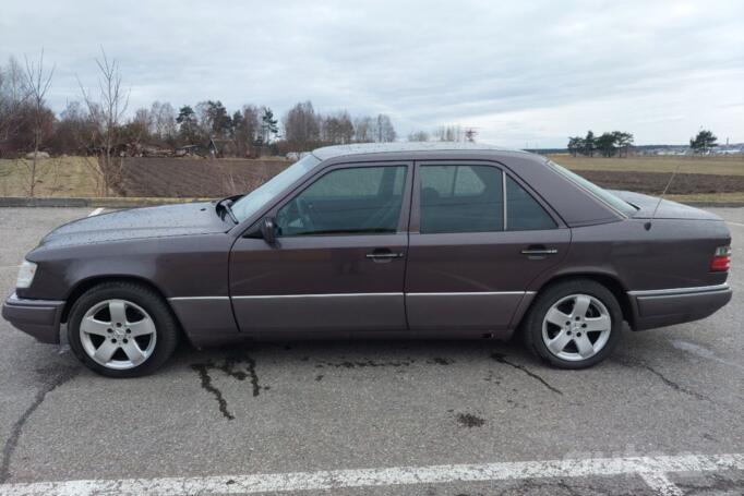 Mercedes-Benz W124 1 generation