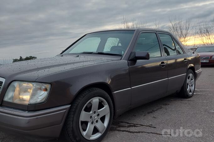 Mercedes-Benz W124 1 generation