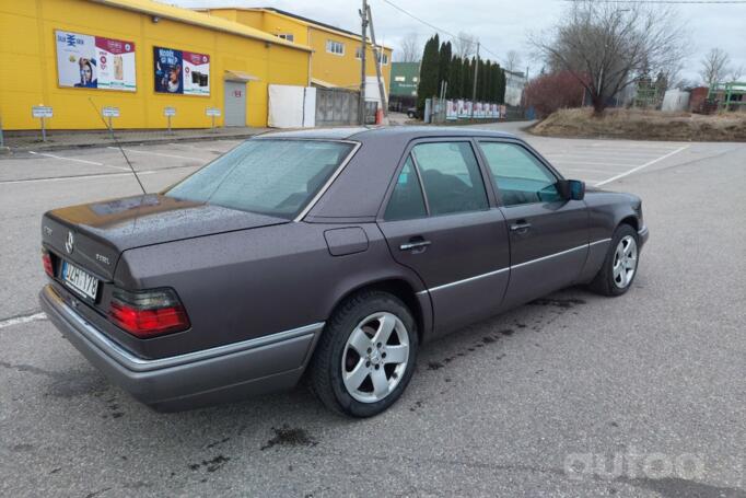 Mercedes-Benz W124 1 generation