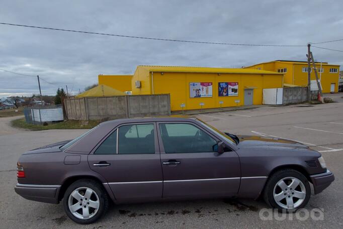 Mercedes-Benz W124 1 generation