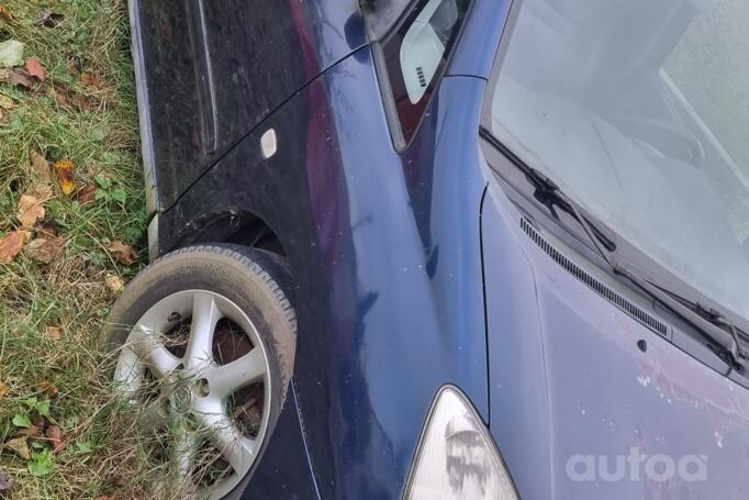 Toyota Corolla Verso 1 generation Minivan