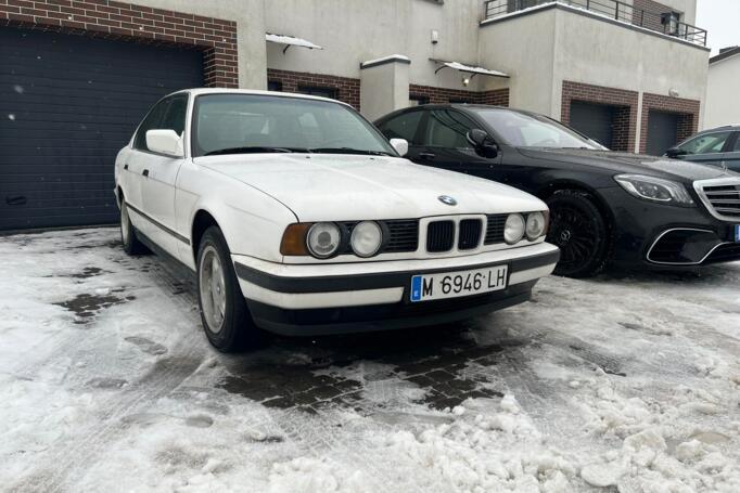 BMW 5 Series E34 Sedan