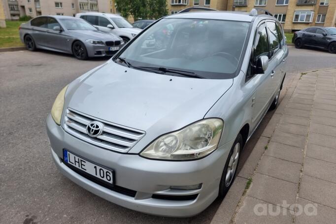 Toyota Avensis Verso 1 generation Minivan