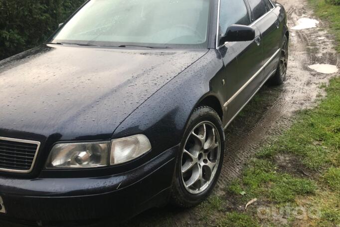 Audi A8 D2/4D Sedan 4-doors