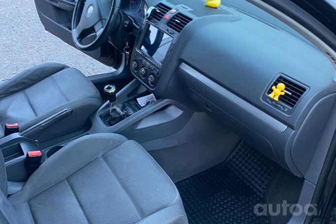 Volkswagen Golf 5 generation Hatchback 5-doors