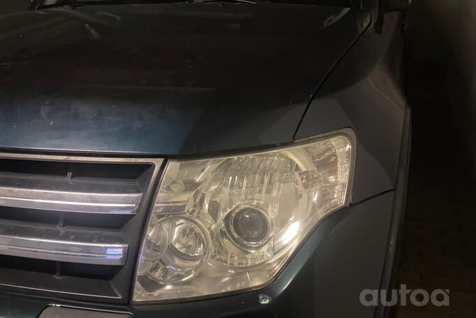 Mitsubishi Pajero 4 generation SUV 5-doors