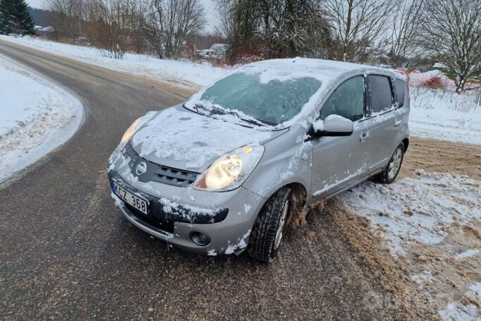 Nissan Note E11 Hatchback