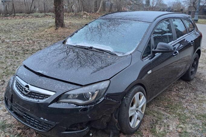 Opel Astra J Sports Tourer wagon