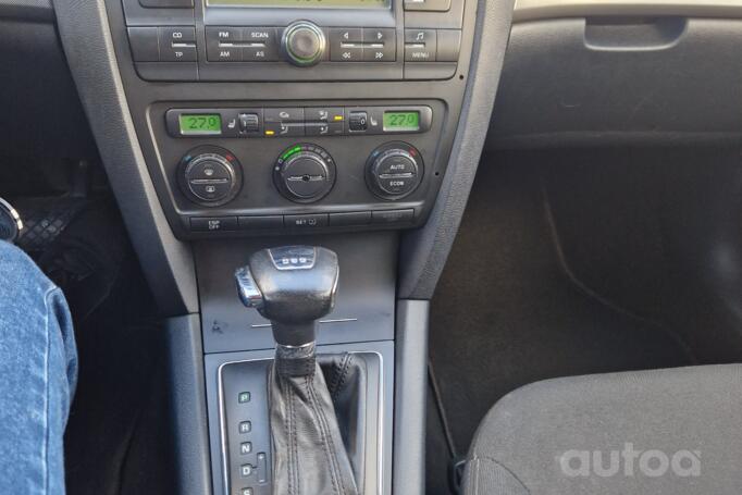 Skoda Octavia 2 generation Combi wagon 5-doors