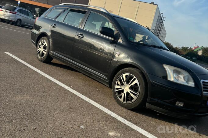 Toyota Avensis 2 generation Liftback