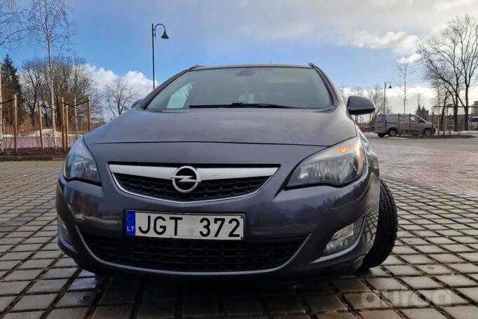 Opel Astra J Sports Tourer wagon