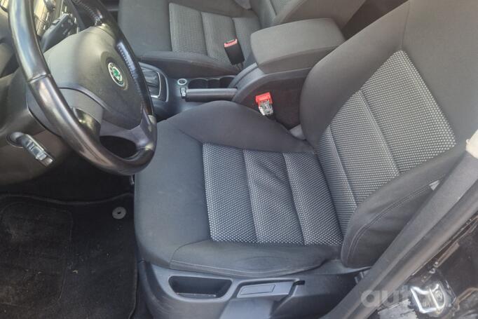 Skoda Octavia 2 generation Combi wagon 5-doors