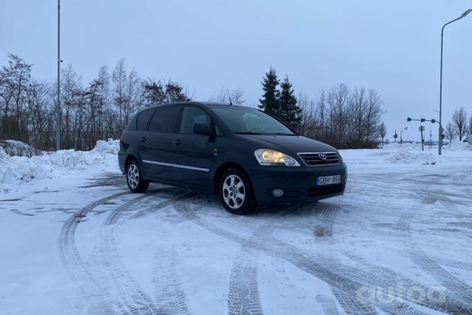 Toyota Avensis Verso 1 generation Minivan