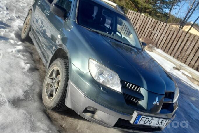 Mitsubishi Outlander 1 generation Crossover
