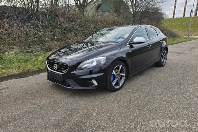 Volvo V40 2 generation Hatchback 5-doors