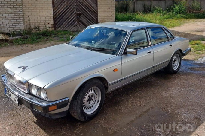 Jaguar XJ I (Series 3) Sedan