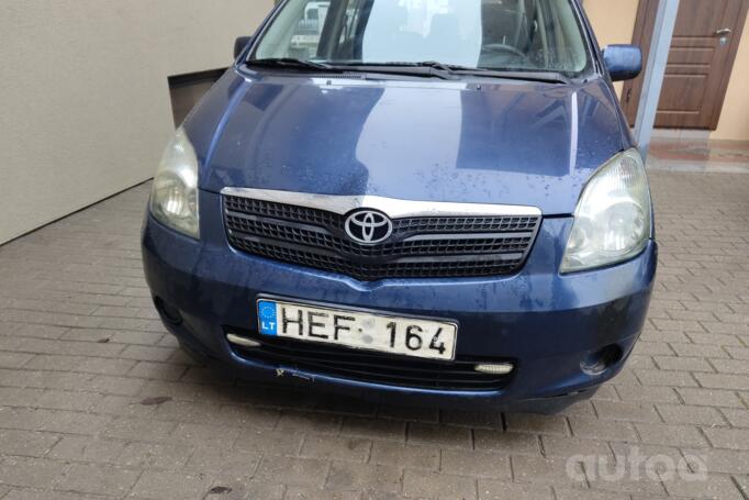 Toyota Corolla Verso 1 generation Minivan
