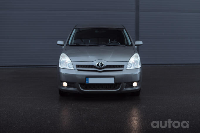 Toyota Corolla Verso 1 generation [restyling] -2 generation
