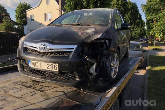 Toyota Auris 2 generation Hybrid hatchback 5-doors