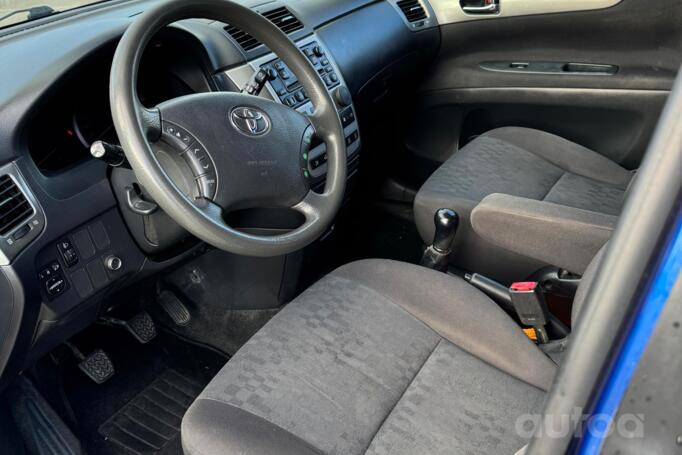 Toyota Avensis Verso 1 generation [restyling] Minivan