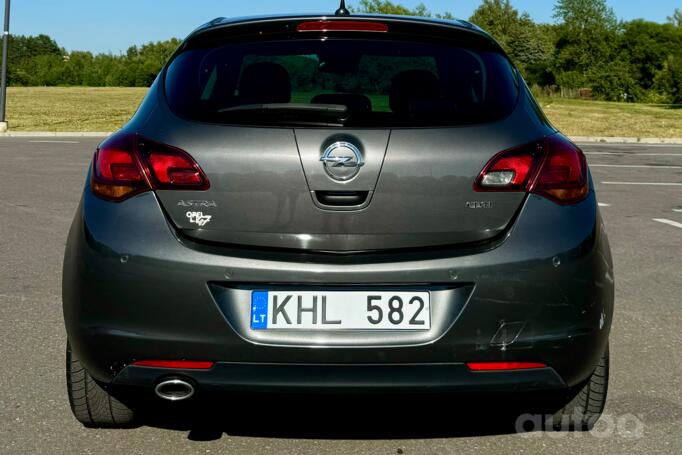 Opel Astra J Hatchback 5-doors