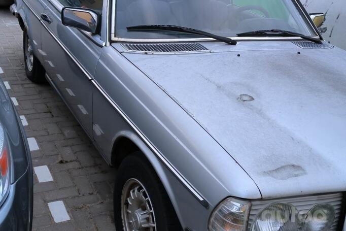 Mercedes-Benz W123 1 generation