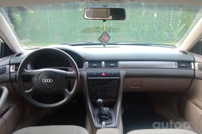 Audi A6 4B/C5 [restyling] Sedan