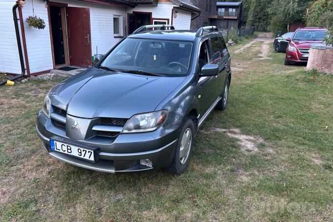 Mitsubishi Outlander 1 generation Crossover